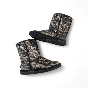 Ugg Sierra sparkle sequin boots size 6, Can fit 6.5